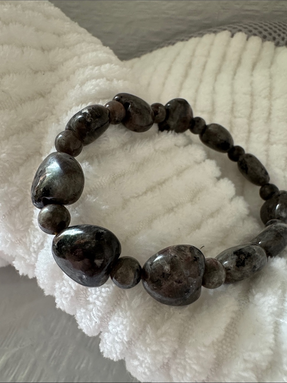 Bracelet Natural Yooperlite Beaded 13 mm Heart Shaped gemstones Stretch Bracelet